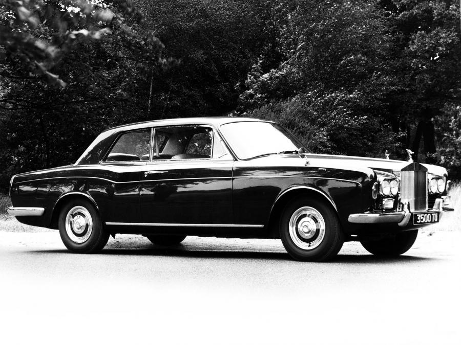  Rolls-Royce Corniche Saloon 1971 года  (фото 6 из 18)